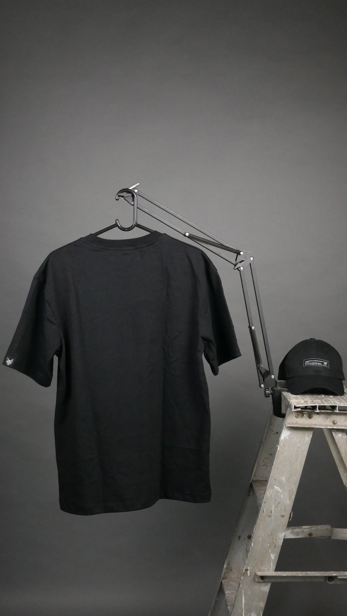 MINIMALIST BLACK OVERSIZED T-SHIRT