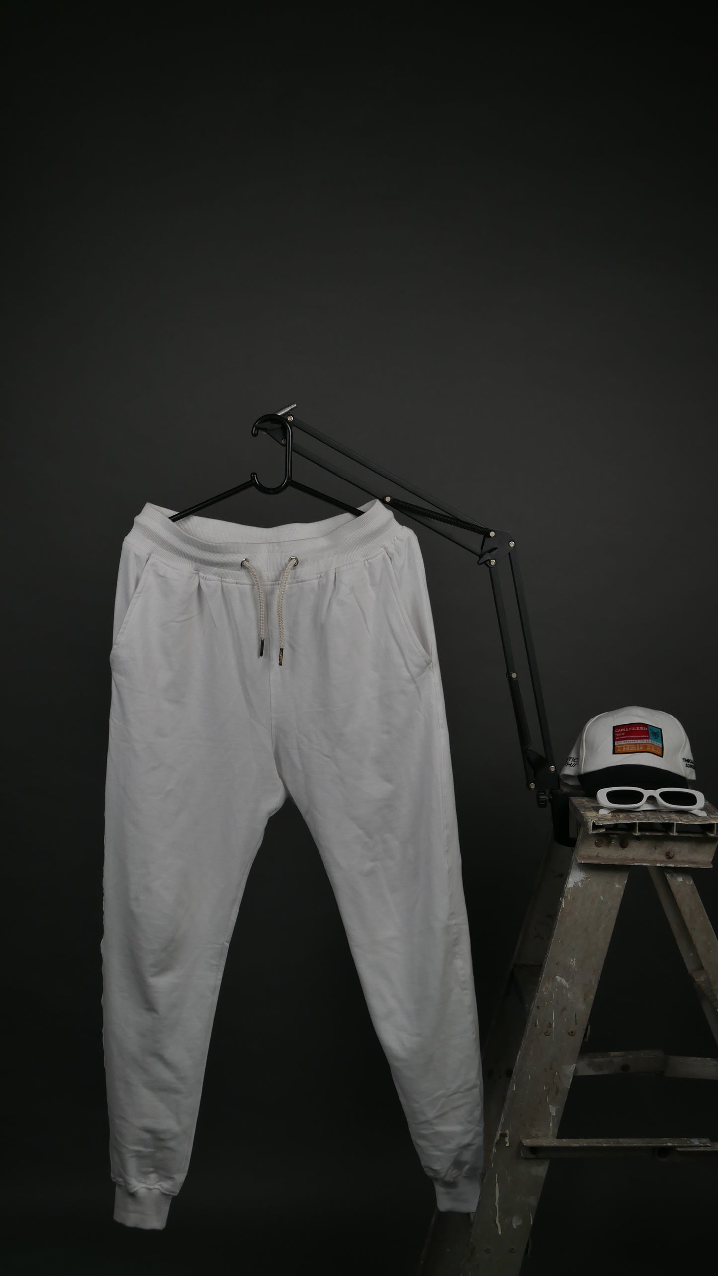 WHITE BLANK JOGGER