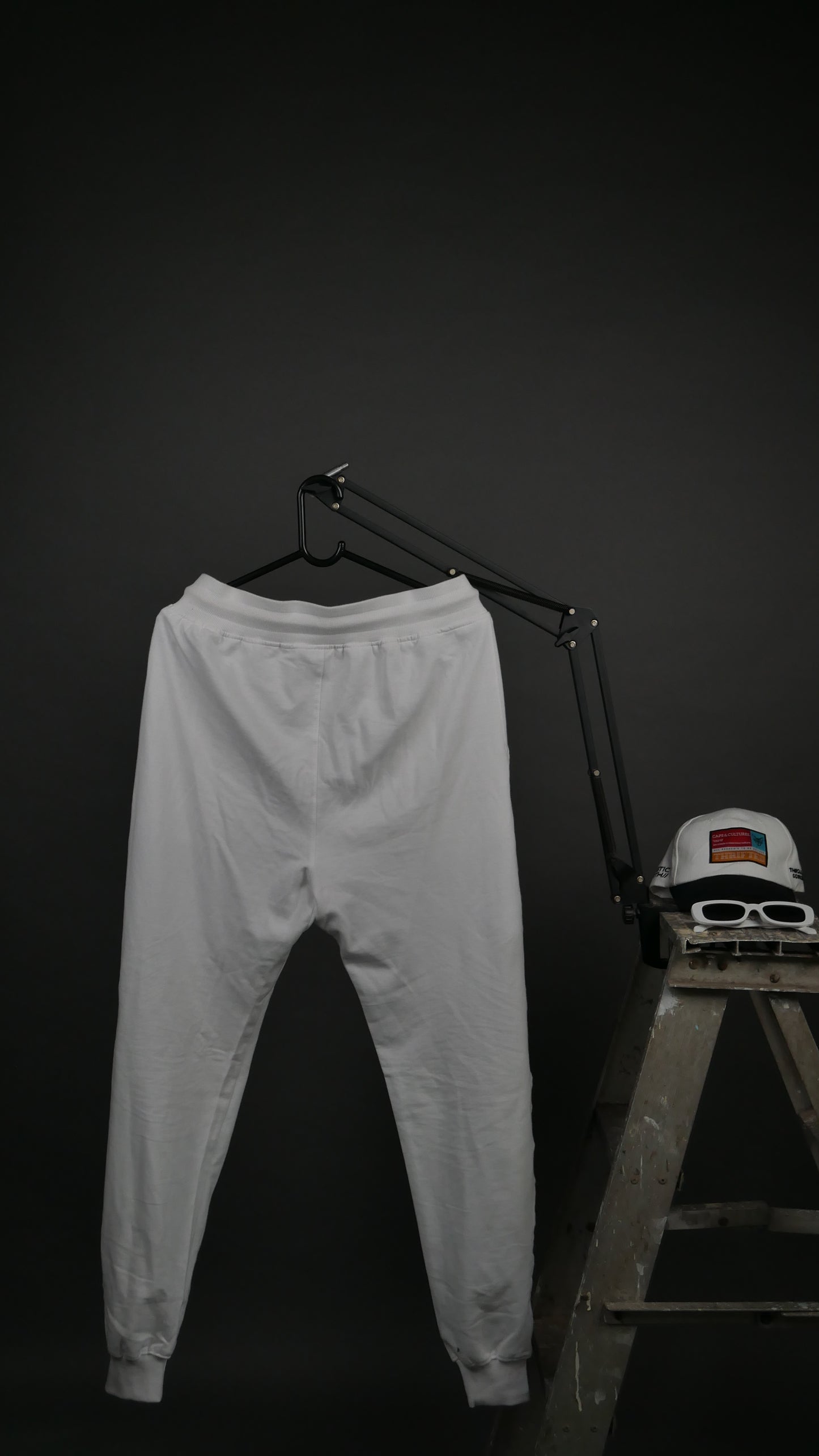 WHITE BLANK JOGGER